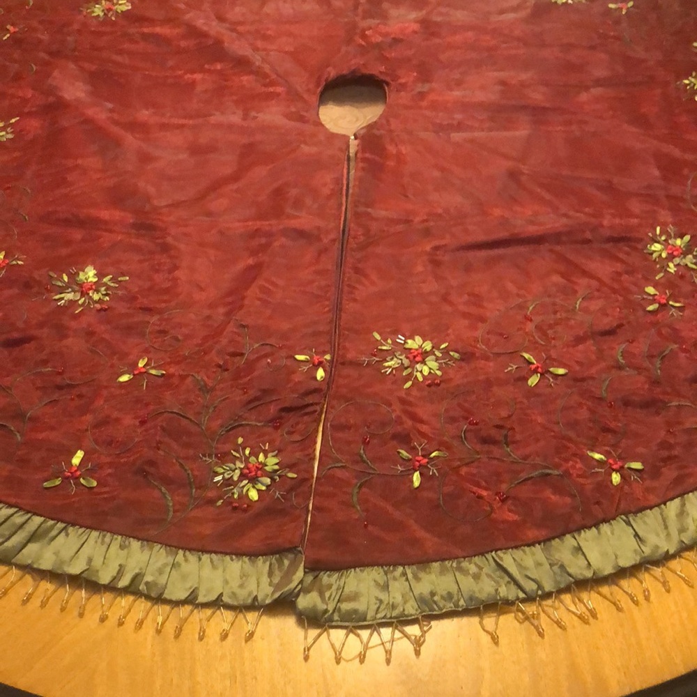 Vintage Tulle Tree Skirt w/Beads, Embroidery & Ribbon 50” Circumference - Picture 3 of 8